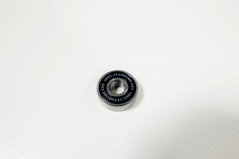 Подшипник на самокат, Abec-13, высокое качество, пластиковый пыльник, черного цвета, лого "KMS".