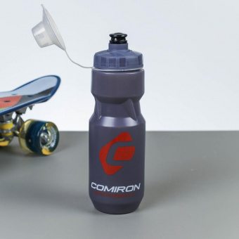 Бутылка для воды COMIRON "Advance" с пылевой крышкой и двухцветным принтом. Серая. 710 мл. 